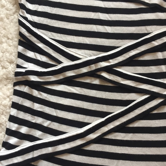 New York & Company striped cropped sleeve top - Picture 3 of 6